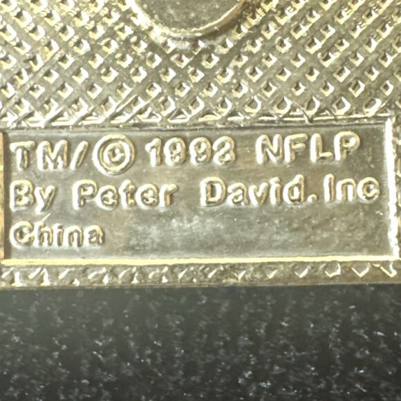 Green Bay Packers 1993 Peter David GB Logo Vintage Collector Enamel Lapel Pin - Picture 3 of 3